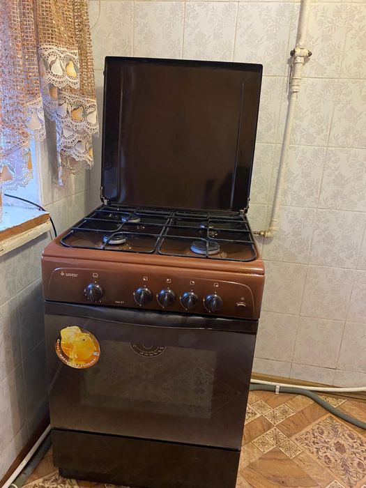 Продам газовую плиту