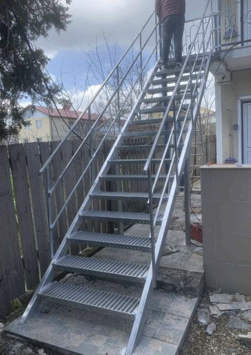 Scări zincate pentru exterior
