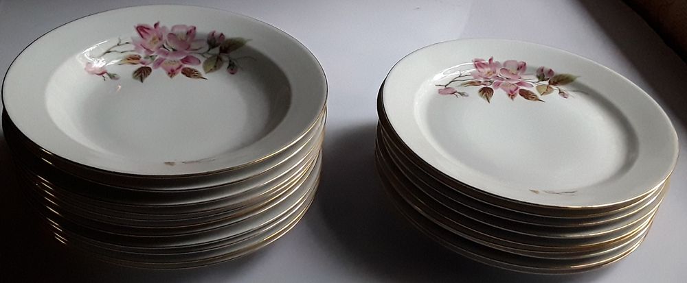 Тарелки новые суповые с подтарельниками ГДР 20 шт,