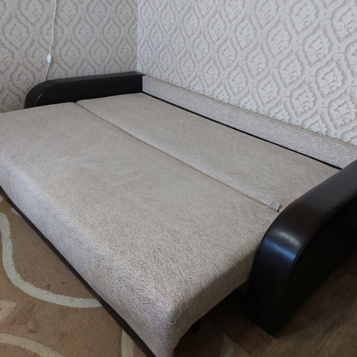 Продается диван в хорошем состоянии