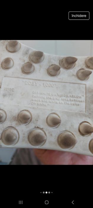 Adidasi coloati purtati