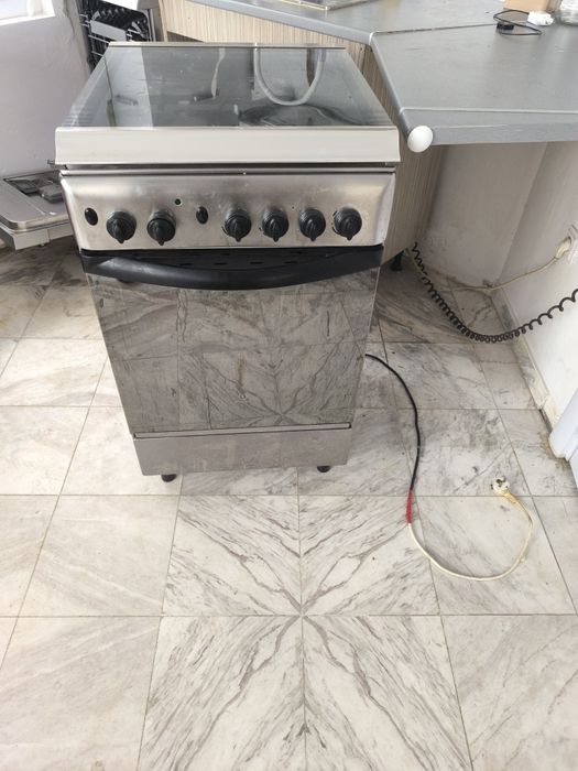 Газова фурна с котлони Indesit