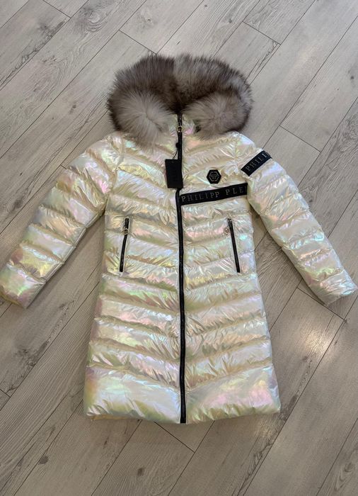 Дамски дълги якета с естествен косъм на качулката.