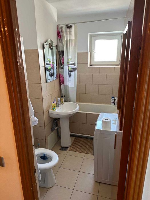 Apartament 4 camere, decomandat, cu vedere directa in Piata Unirii