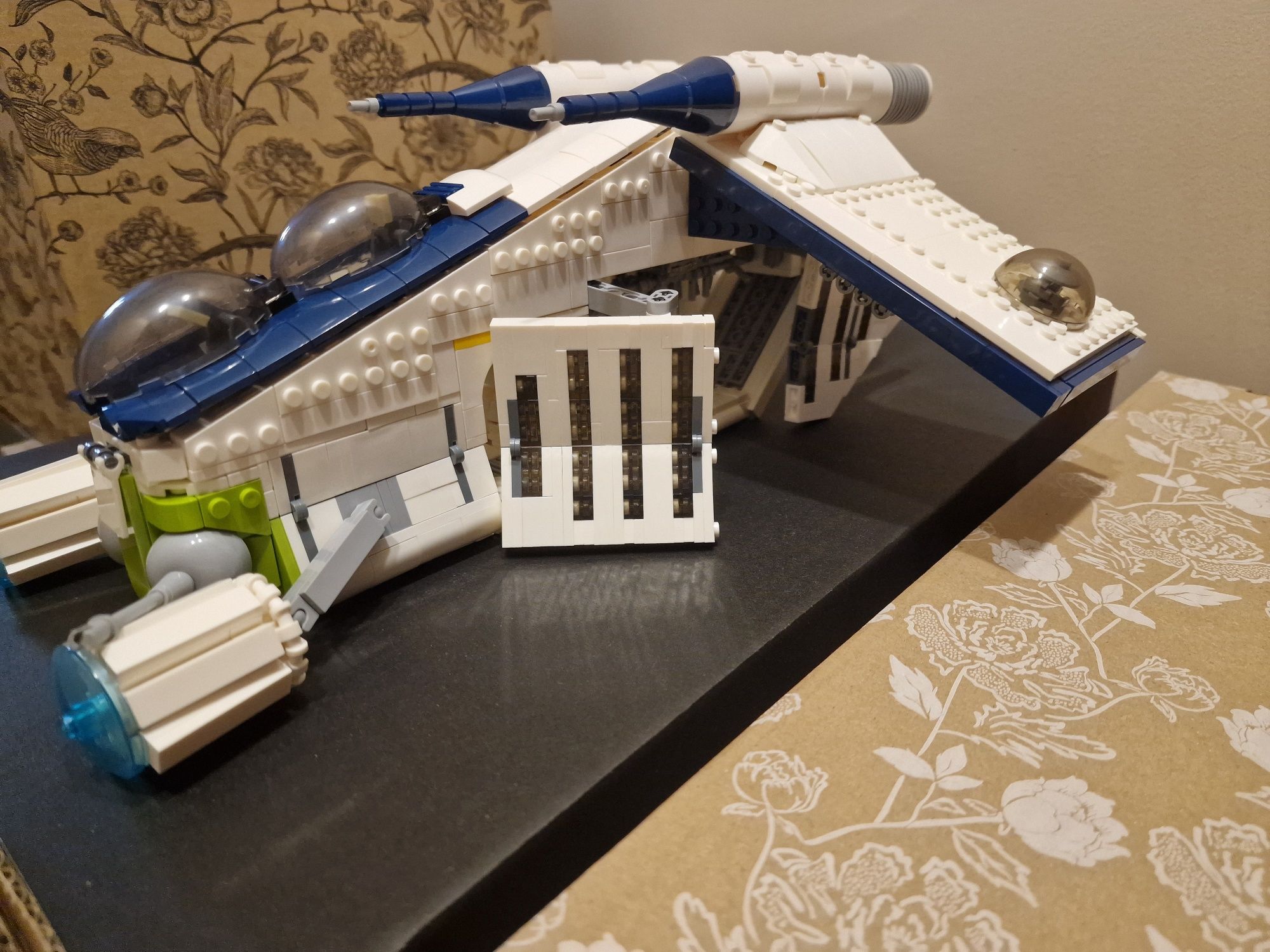 Lego star wars set and minifigures
