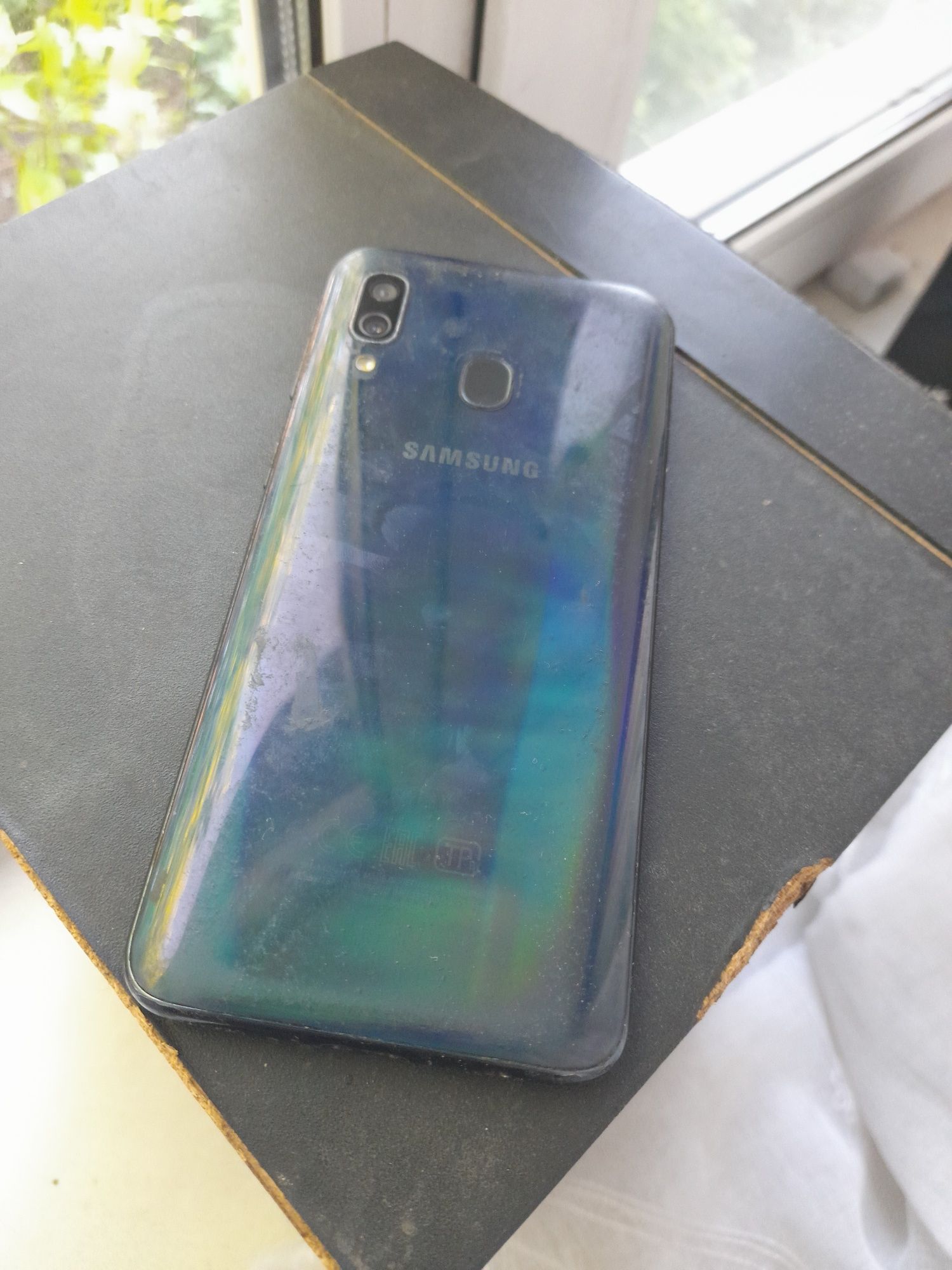 Продам Samsung a40
