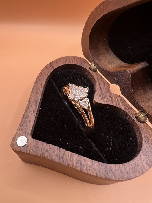 Продам золотое кольцо.