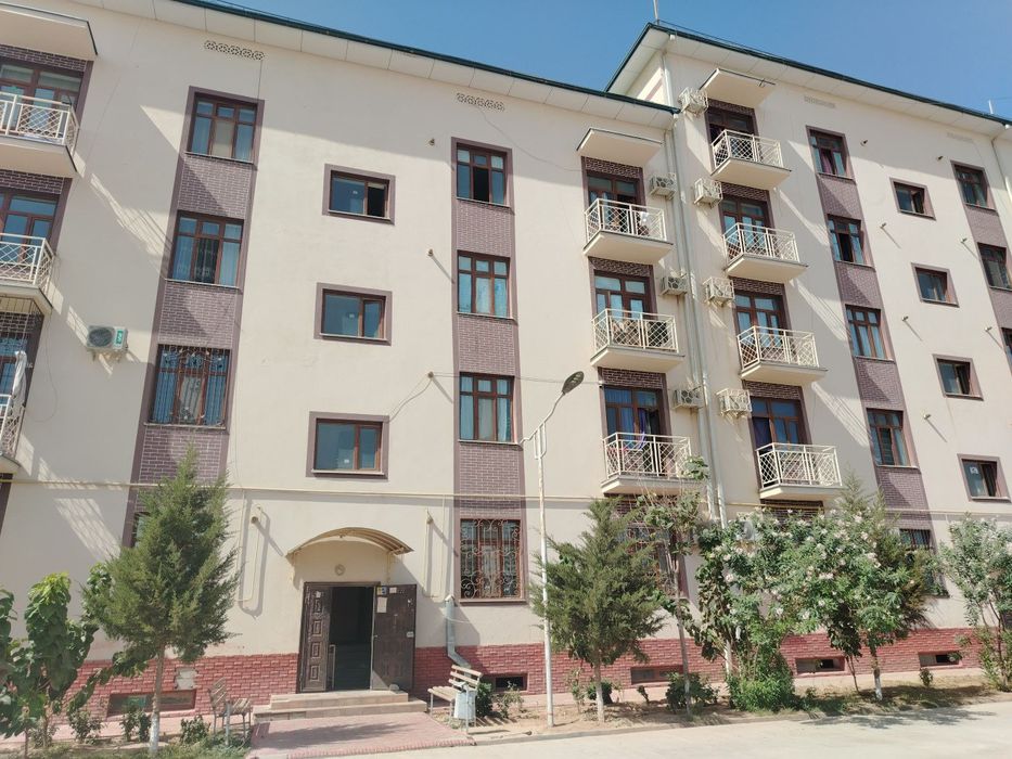 Ihcham 2 honalik kvartira sotiladi 5 etajka barcha qulayliklarga ega