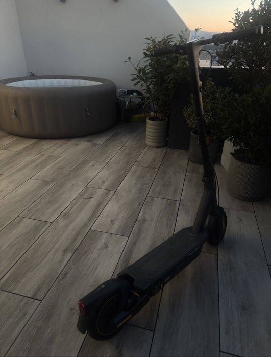 Trotineta electrica Ninebot Max G2