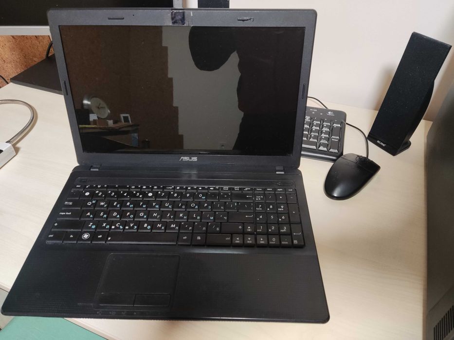 Лаптоп ASUS i3-2328M RAM 6GB HARD 500GB SSD