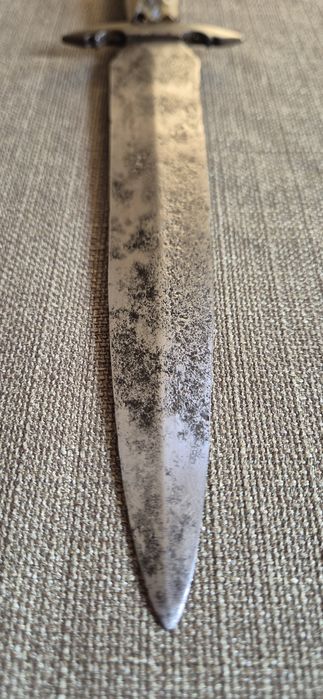 Много стара кама , нож.