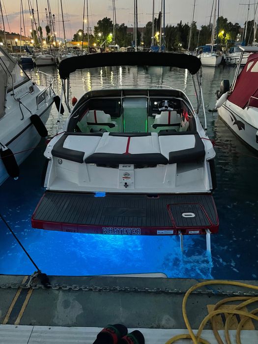 Barca 2012 Four Winns S215 SS- V8 300CP
