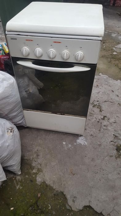 Vând aragaz în stare buna