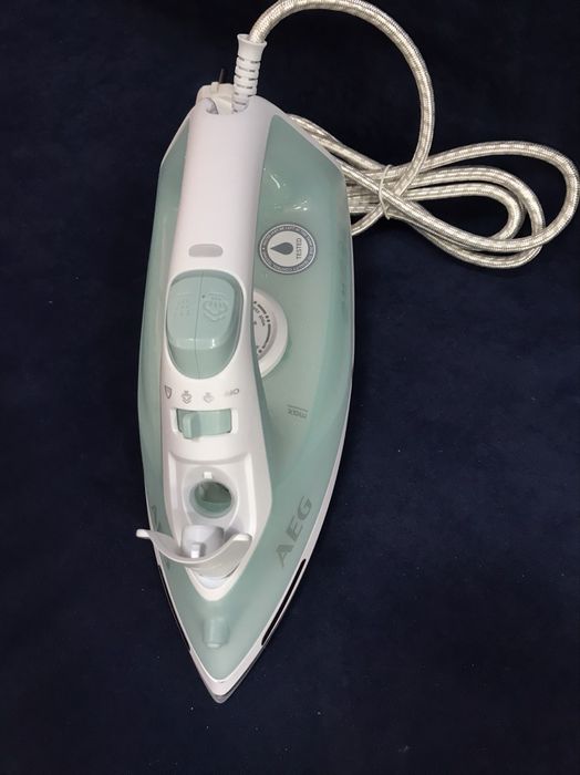 Парна ютия AEG Db