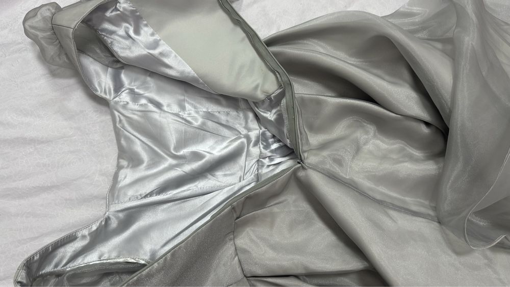 Вечерное платье в красивом фасоне