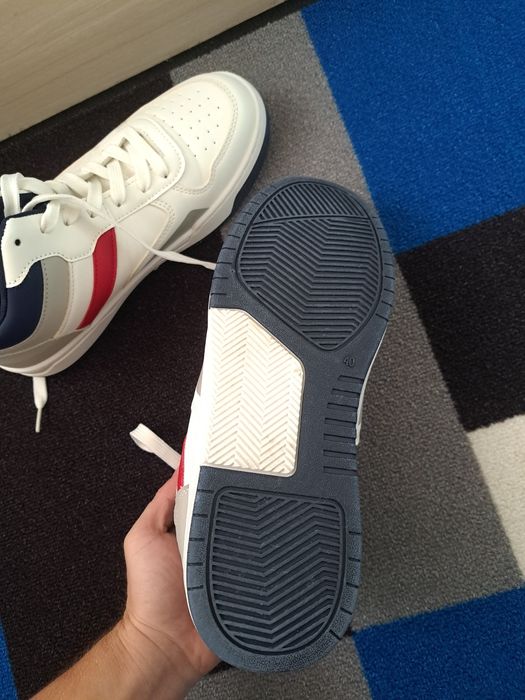 Чисто нови кецове