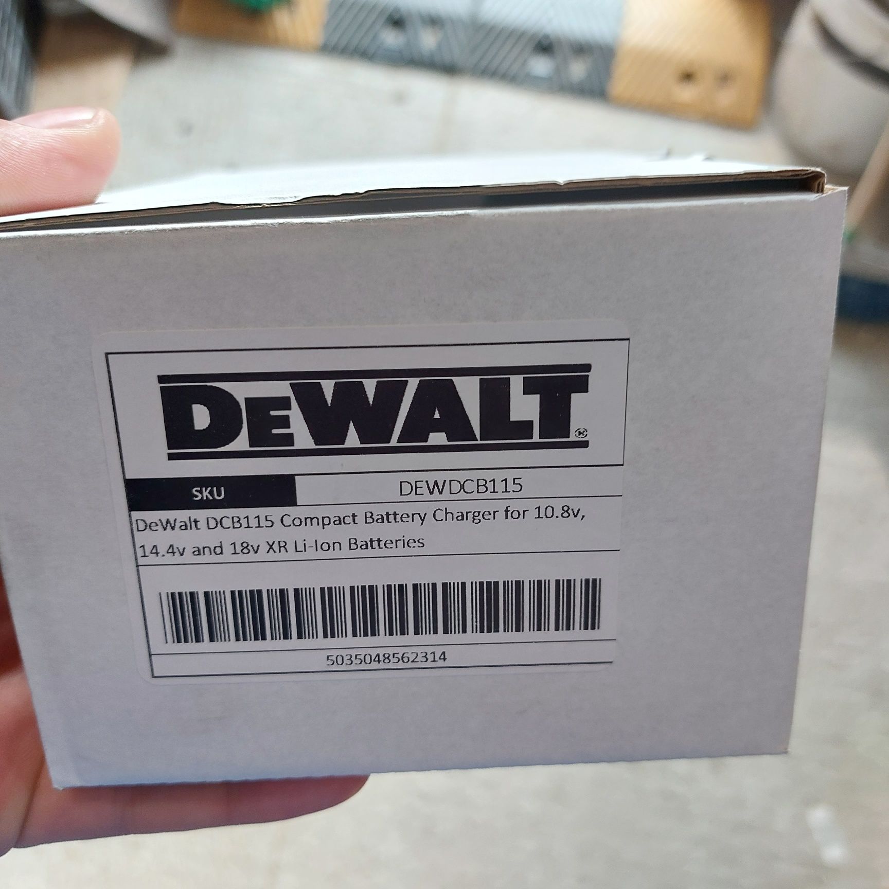Dewalt DCB115 и DCB1104 бързо зарядно устройство Девалт НОВО