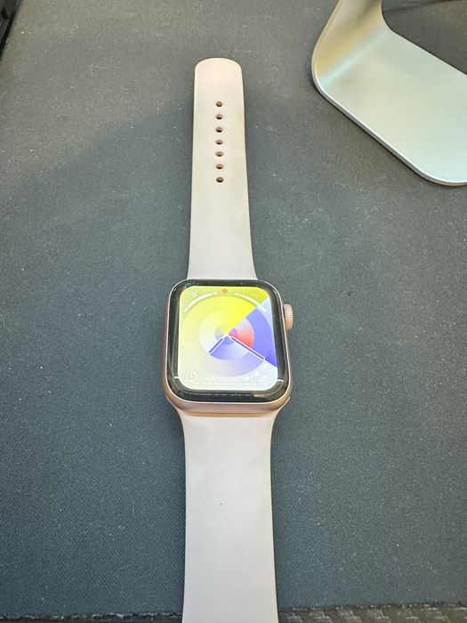 Apple watch SE 86% батерия