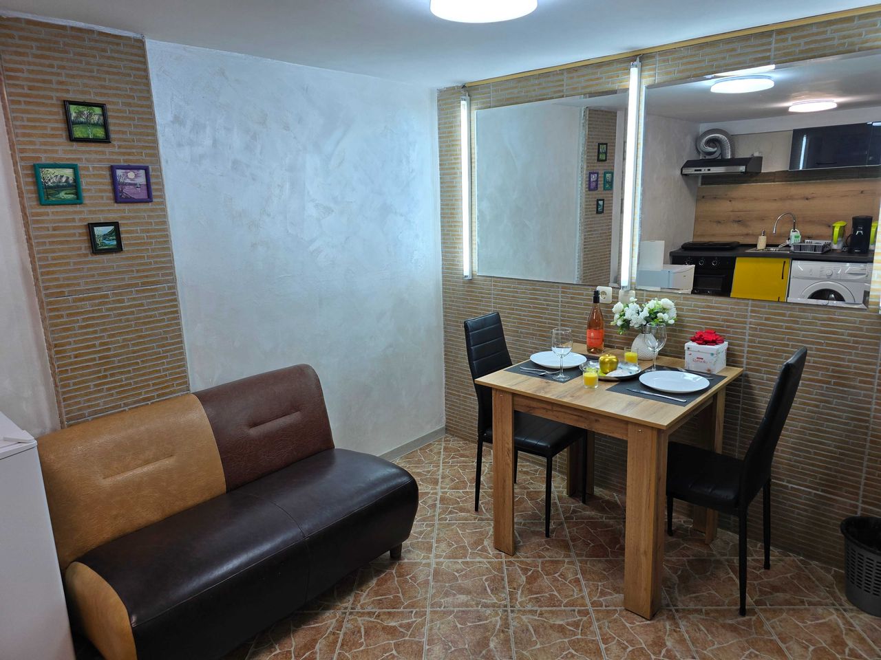 Дава се под наем Двустаен апартамент в Варна, Център - 40 кв.м за 391.17 € - Снимка #2