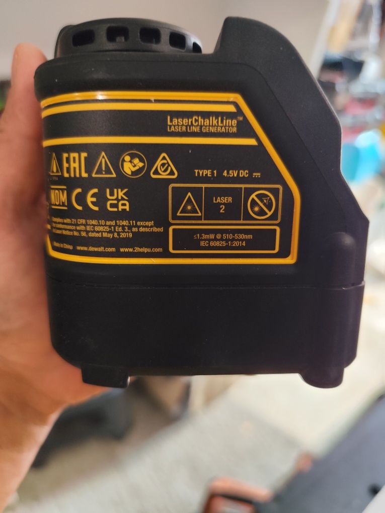 Линеен лазерен нивелир Девалт DeWALT DW088 CG