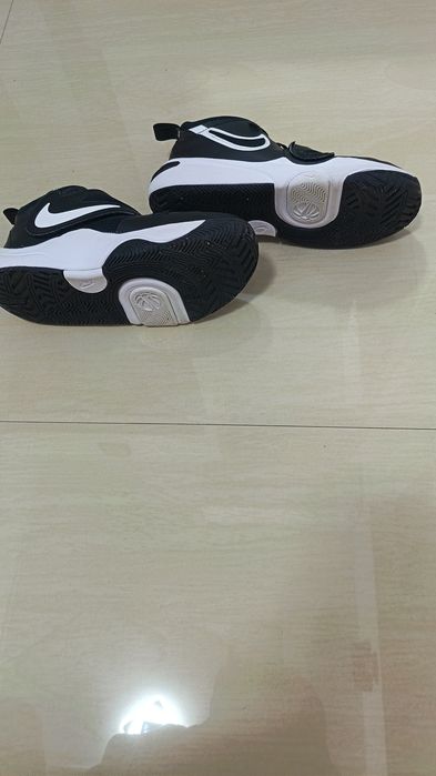 Adidasi Nike  pentru baschet
