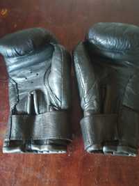 Шлем и перчатки для бокса