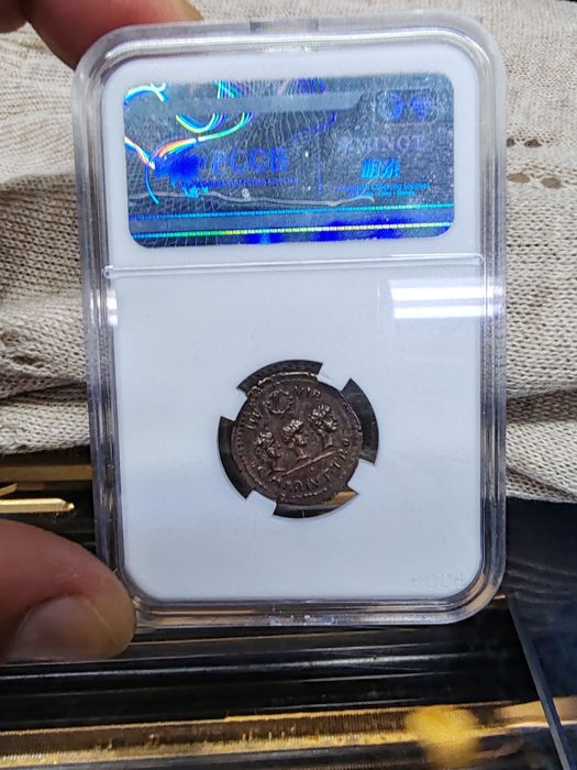 Монета императорски динарий