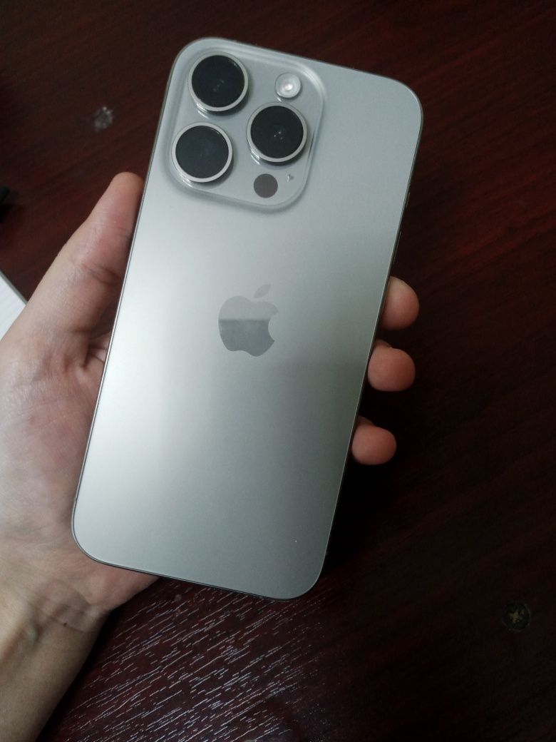 IPhone 15 pro titanium