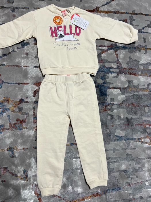 Продам новый костюм на девочку с флисом