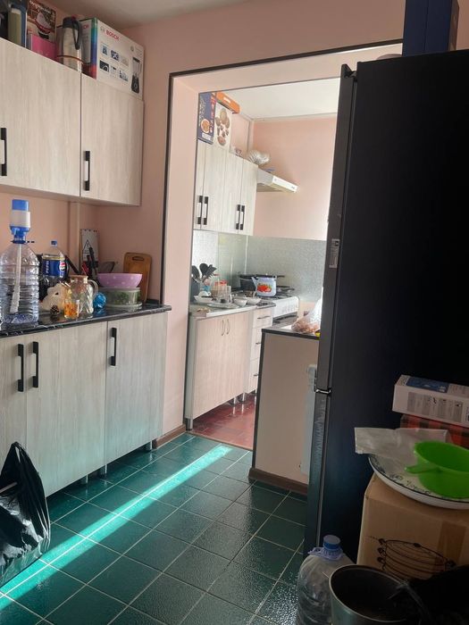 Срочно продаю  2 ком квартиру  3 микр  середина