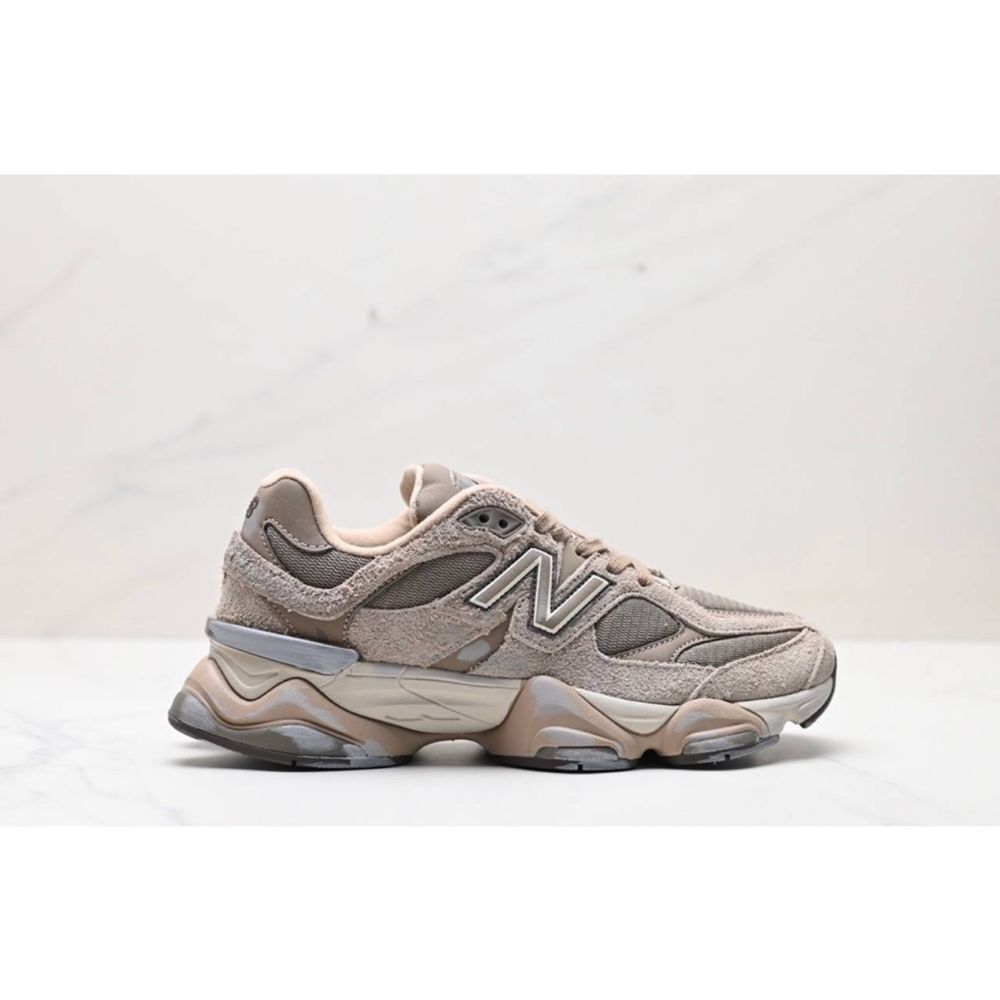 New Balance 9060 Mushroom -44,45