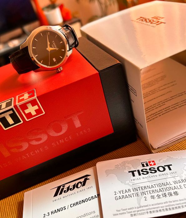 Дамски часовник TISSOT/ТИСОТ T-Classic COUTURIER, стъкло сапфир, черен