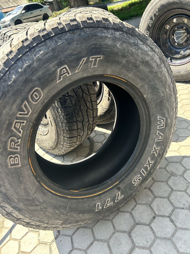 Продам комплект шин 265/70/16