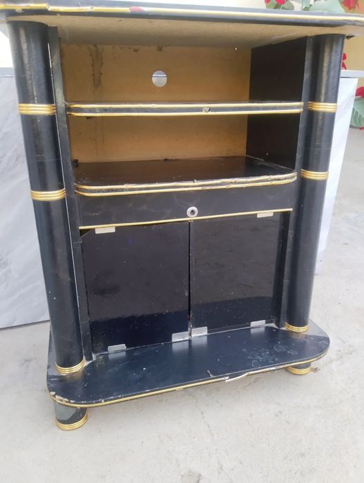 Televizor va TV podstavkasi sotiladi.