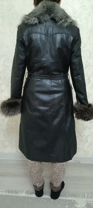 Женское пальто из кожи