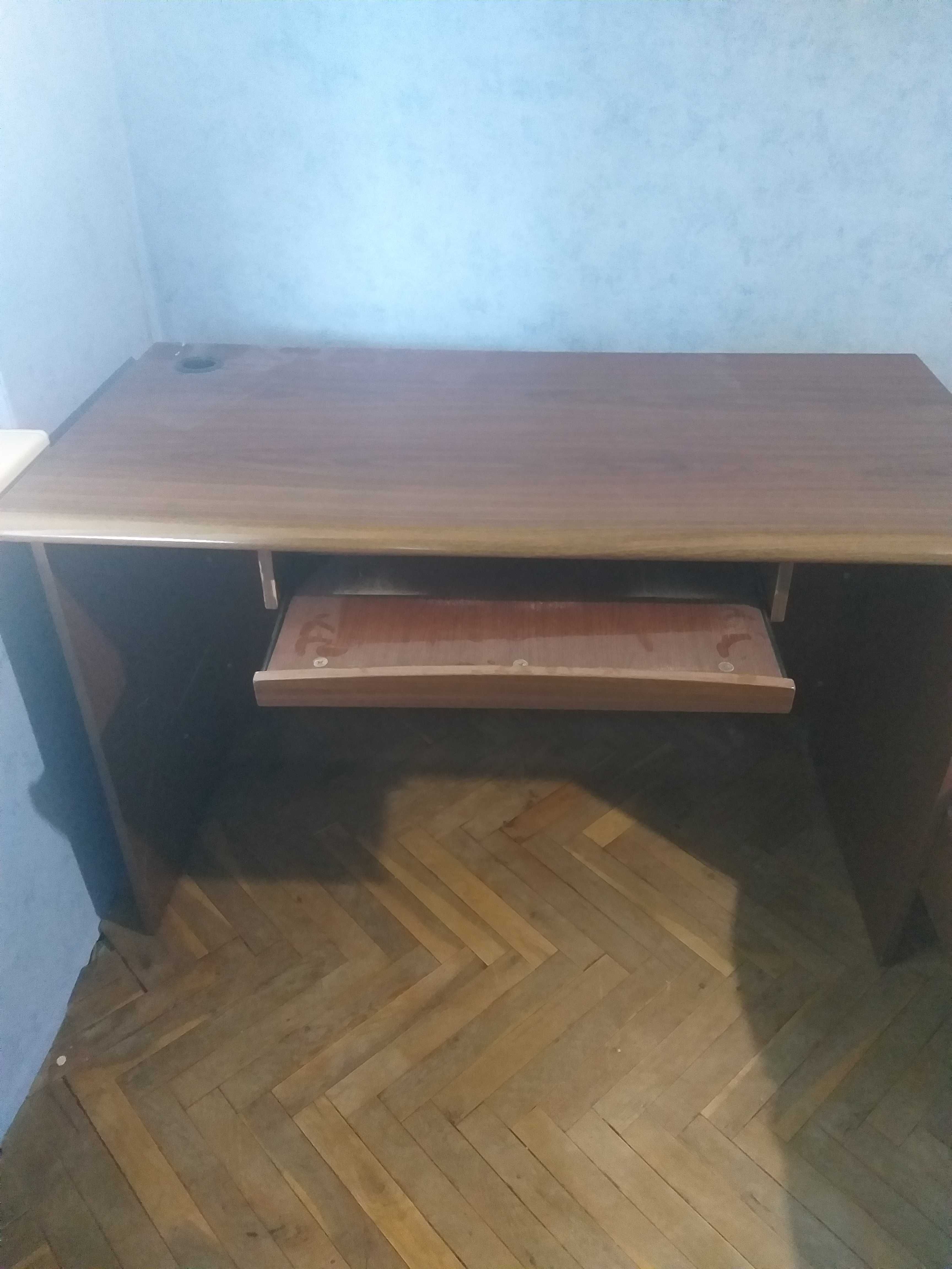 Продавам бюро като ново
