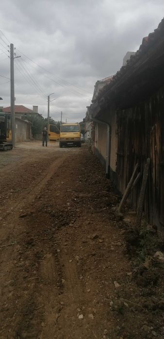 Услуги със багер 3т, самосвал и платформа