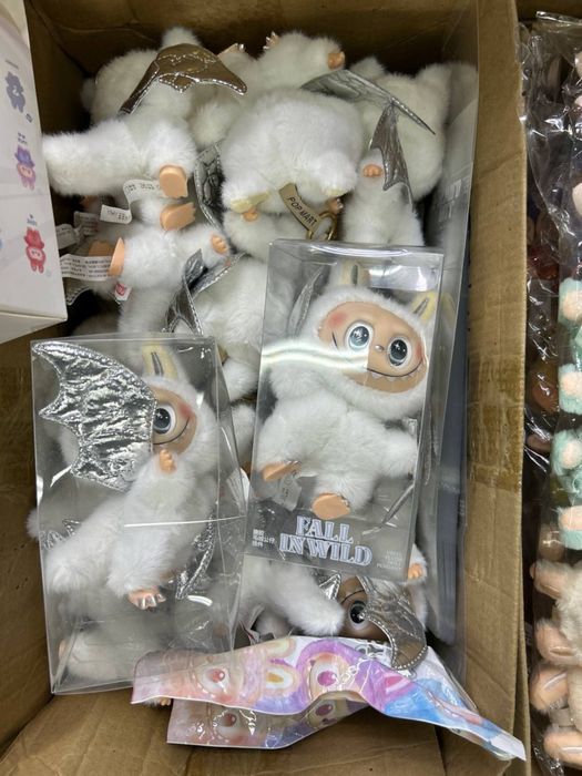 Лабубу игрушка в одежде