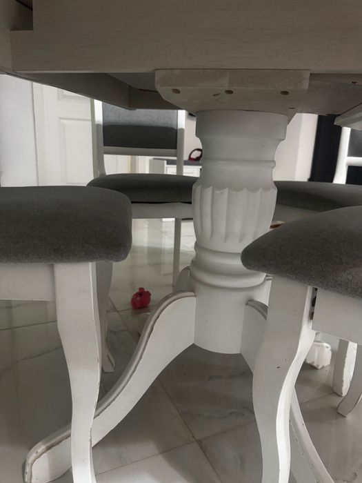 Masa de lemn extensibile + 4 scaune de vânzare