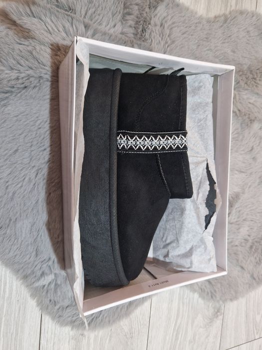 Ghete negre stil Ugg