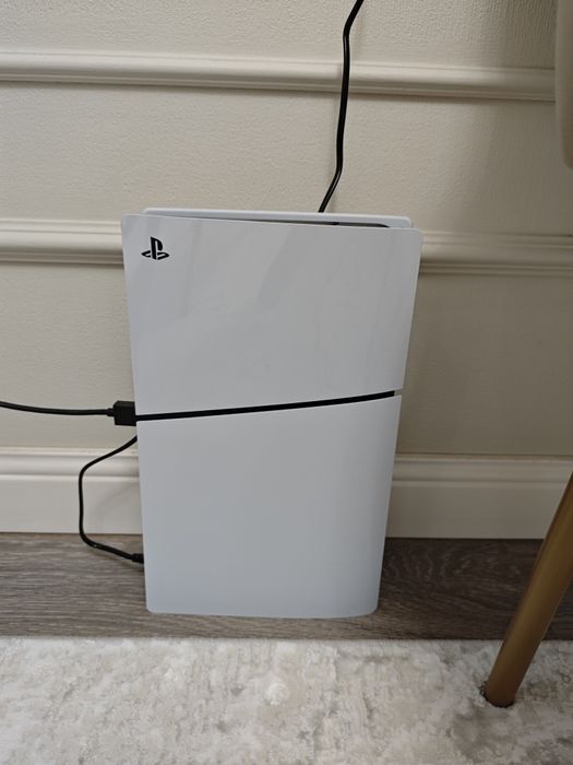 PS 5 slim, 4 джойстика, 4 игры