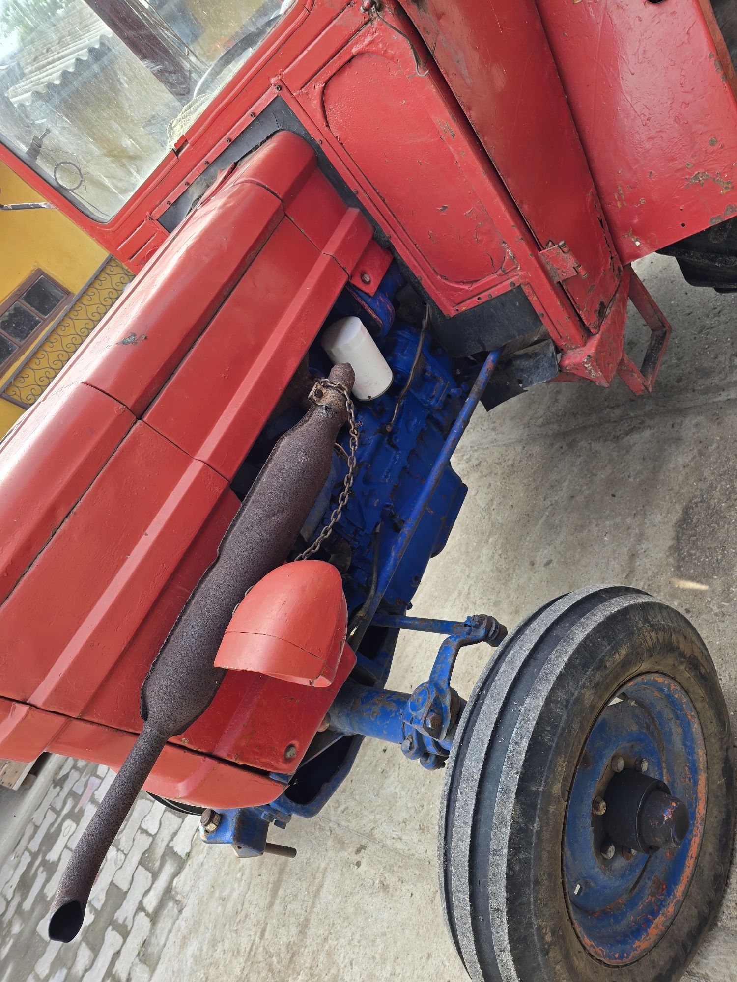 Tractor universal UTB 445