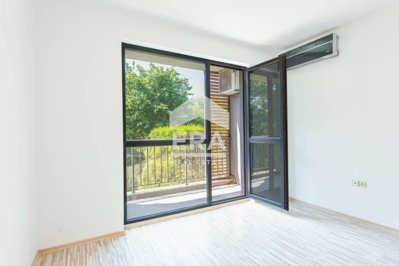 Продава се Тристаен апартамент в Варна, м-т Траката - 90 кв.м за 1956 €/кв.м - Снимка #1