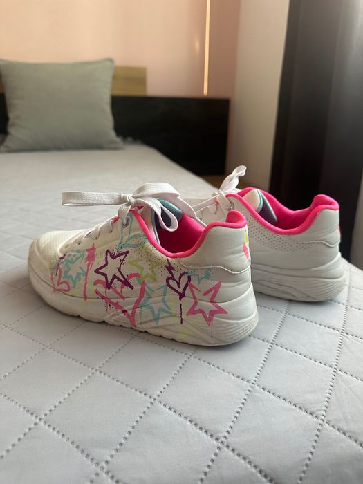 Намалени! Skechers бели маратонки
