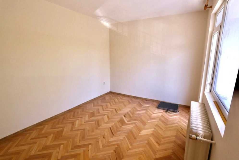 Дава се под наем Тристаен апартамент в София, Изток - 95 кв.м за 900 € - Снимка #1