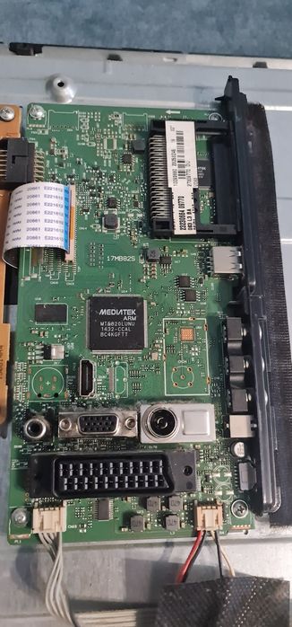 Продавам телевизор FINLUX
32FLYR274S