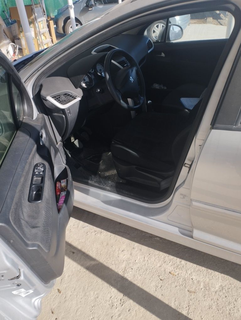 Vând Peugeot 207 SW