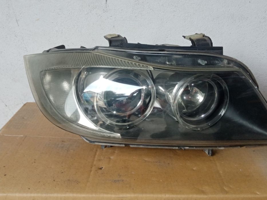 Vând far dreapta bmw e90 și e92