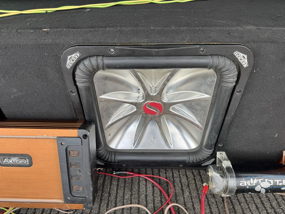 Kicker solo 15 със стъпало и кабели