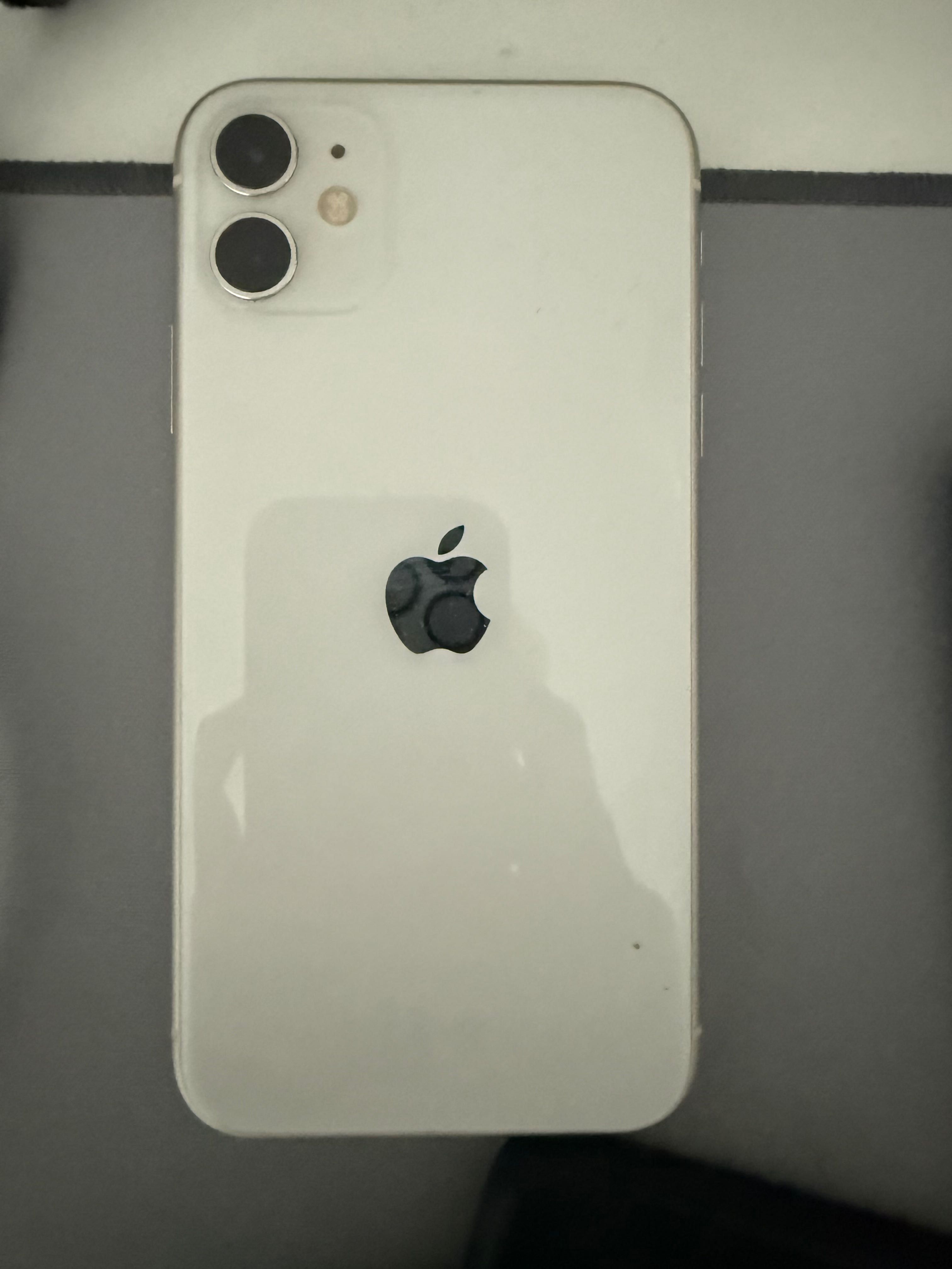 iPhone 11 64gb бял